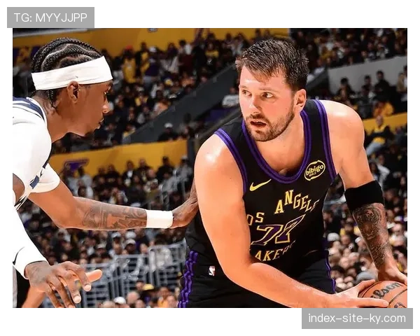 湖人120-106赛季三杀森林狼,东契奇三双里夫斯31分